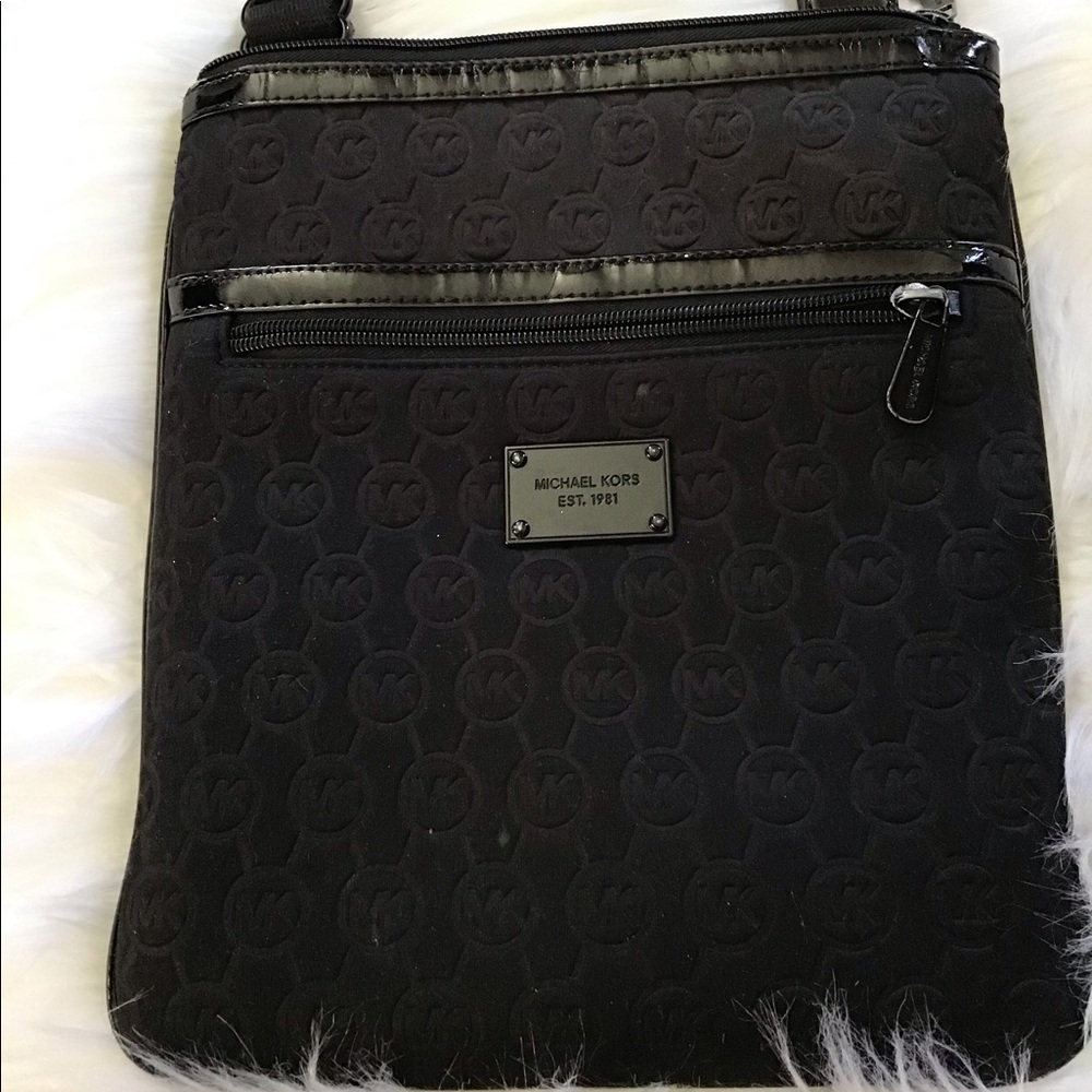 MICHAEL KORS LOGO QUILTED CROSS BODY BAG